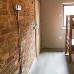 3 Peaks Bunkroom Settle